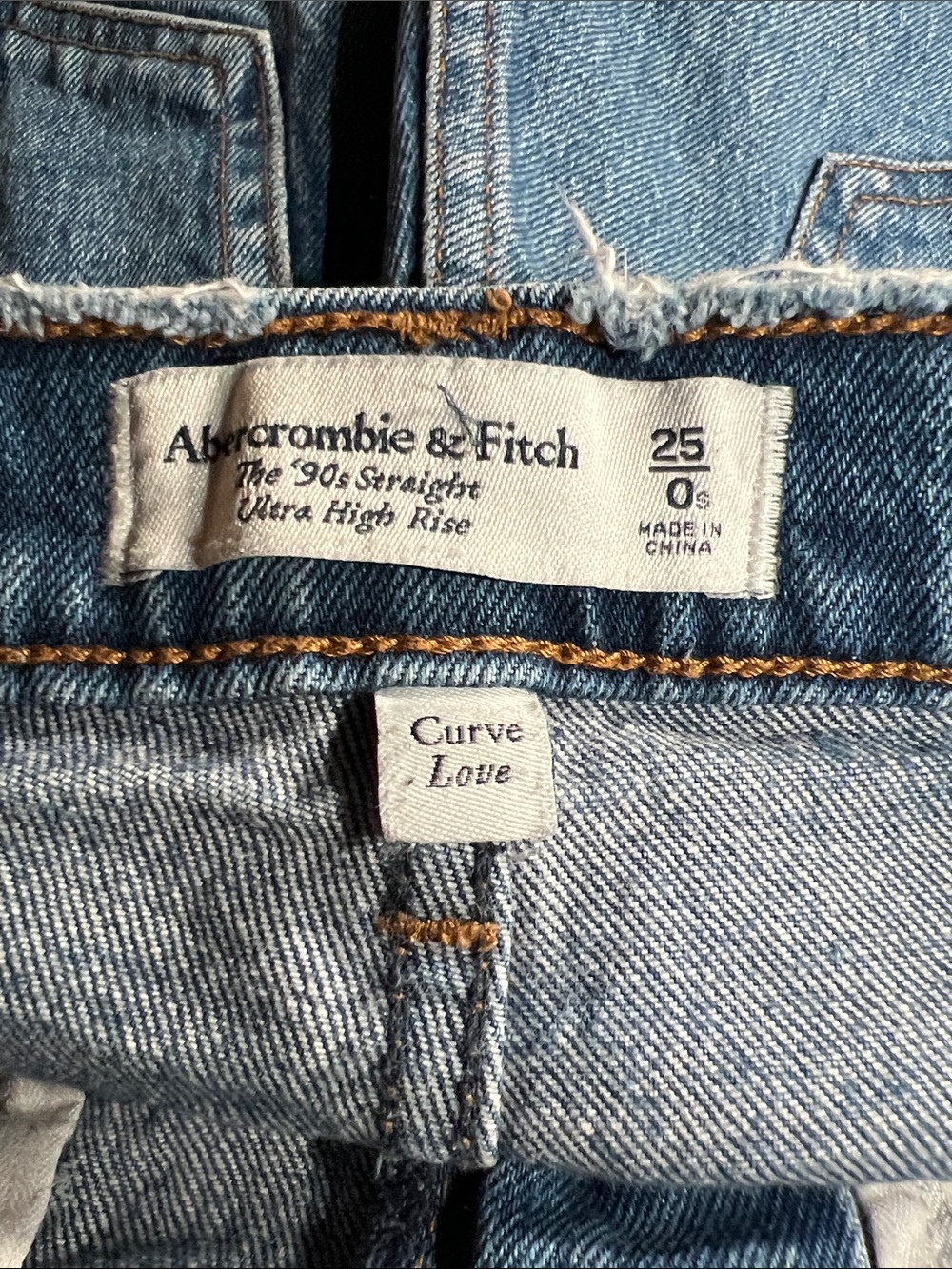 Abercrombie & Fitch The '90s Straight Ultra High Rise Jeans in Medium Blue
